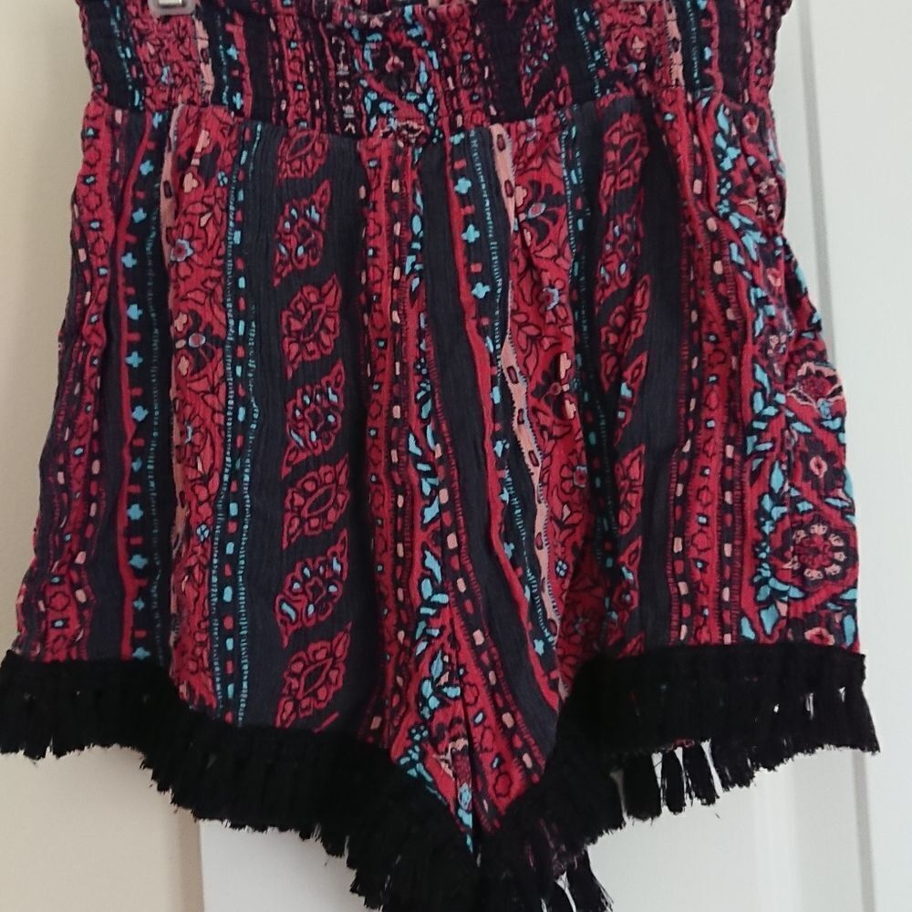 Mudd Boho Floral Print Hot Tassel Shorts